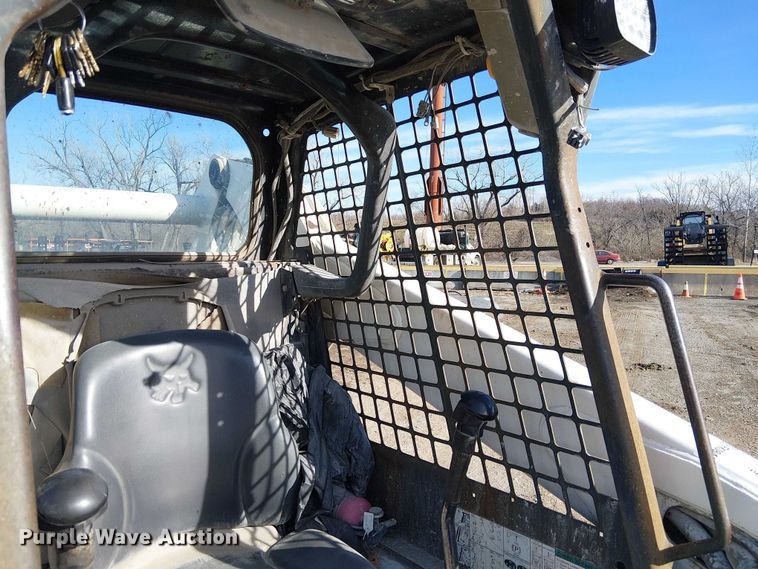 image for item FK0843 2003 Bobcat S250 skid steer loader