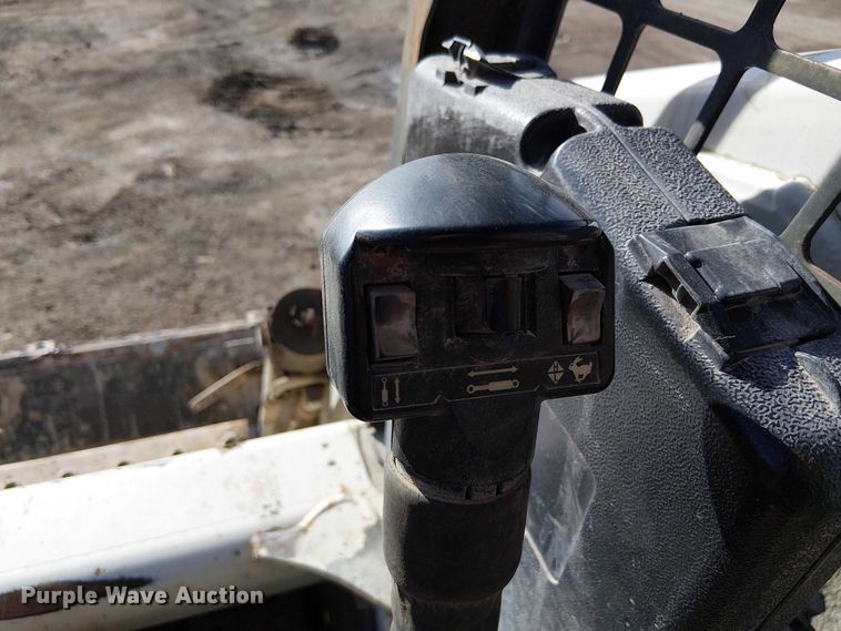 image for item FK0843 2003 Bobcat S250 skid steer loader