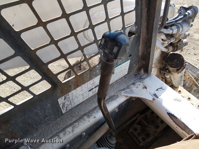 image for item FK0843 2003 Bobcat S250 skid steer loader