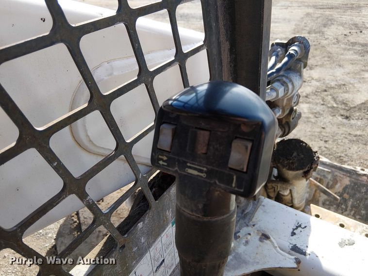 image for item FK0843 2003 Bobcat S250 skid steer loader