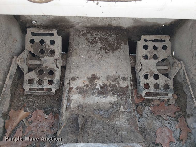 image for item FK0843 2003 Bobcat S250 skid steer loader