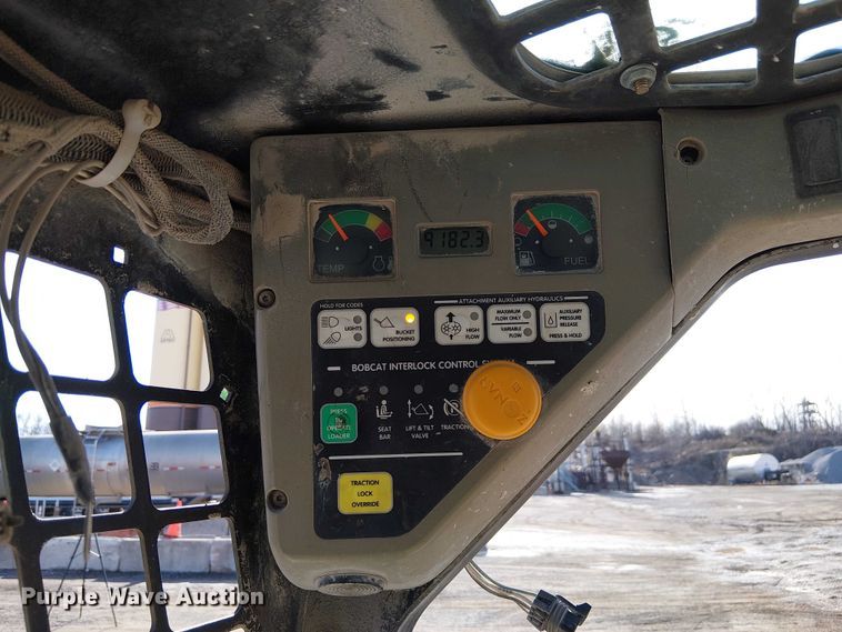 image for item FK0843 2003 Bobcat S250 skid steer loader