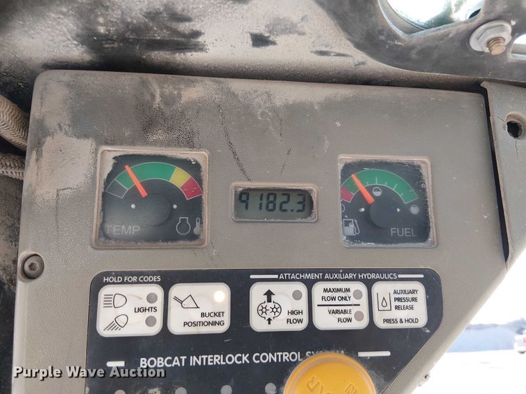 image for item FK0843 2003 Bobcat S250 skid steer loader