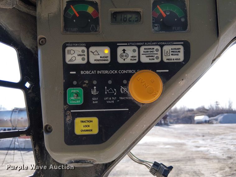 image for item FK0843 2003 Bobcat S250 skid steer loader