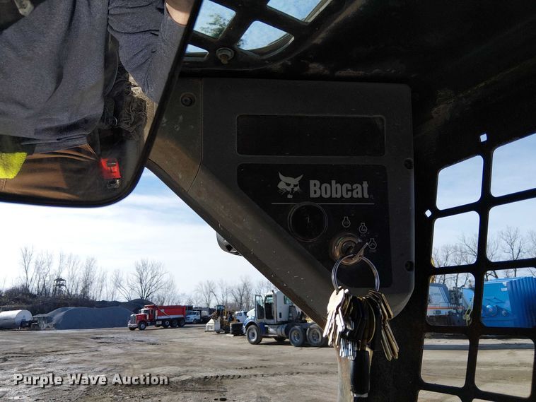 image for item FK0843 2003 Bobcat S250 skid steer loader