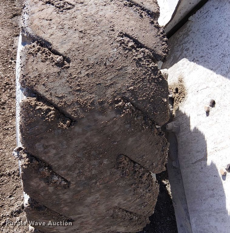 image for item FK0843 2003 Bobcat S250 skid steer loader