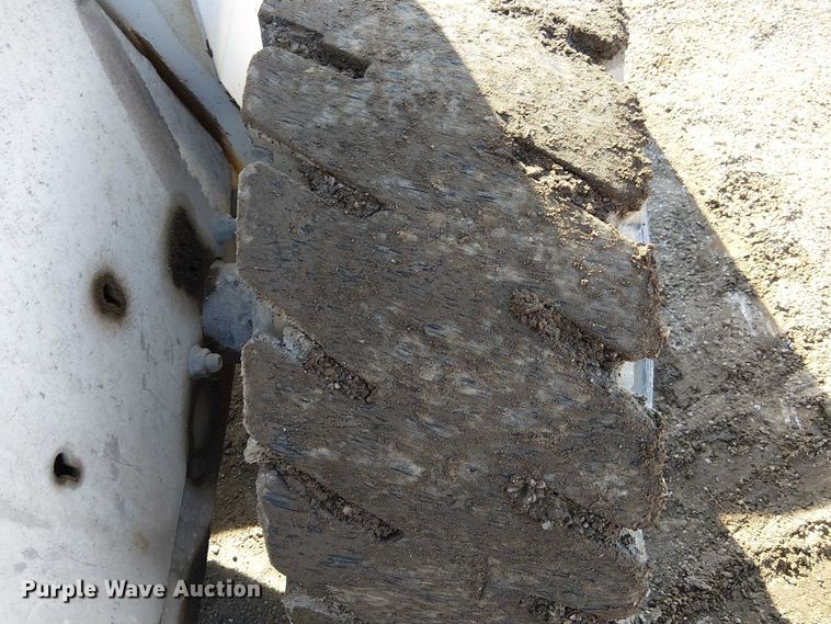 image for item FK0843 2003 Bobcat S250 skid steer loader