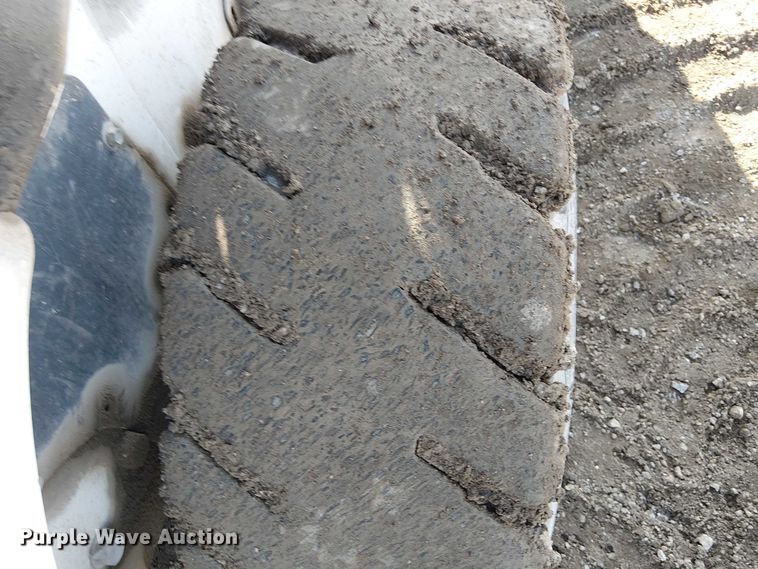 image for item FK0843 2003 Bobcat S250 skid steer loader