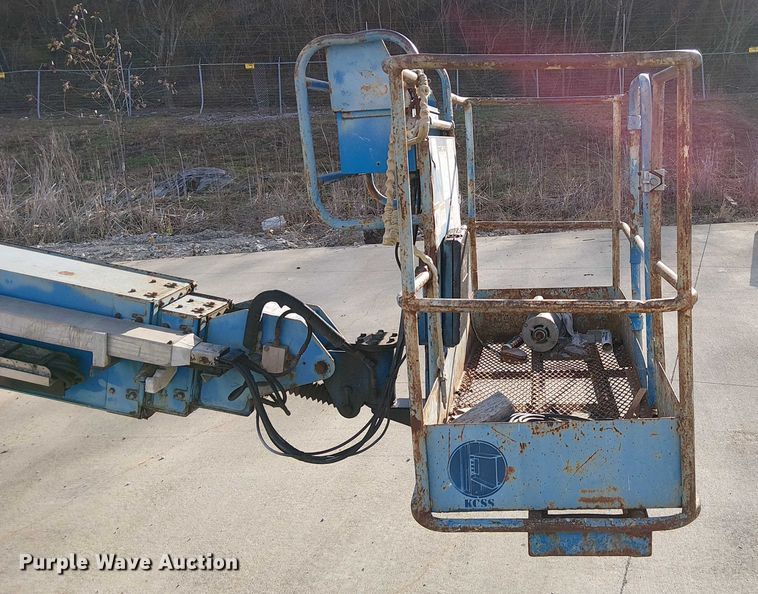 image for item FK0864 2000 Genie S-60  boom lift