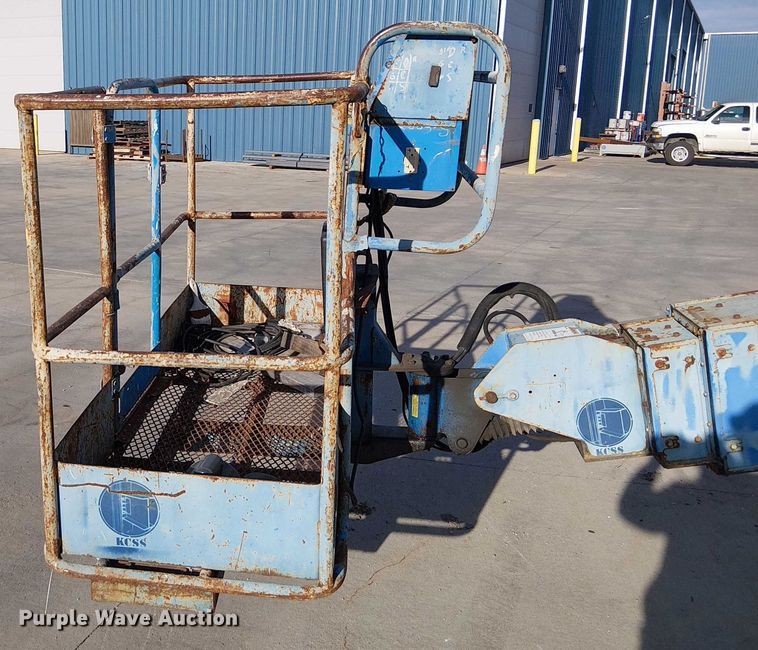 image for item FK0864 2000 Genie S-60  boom lift