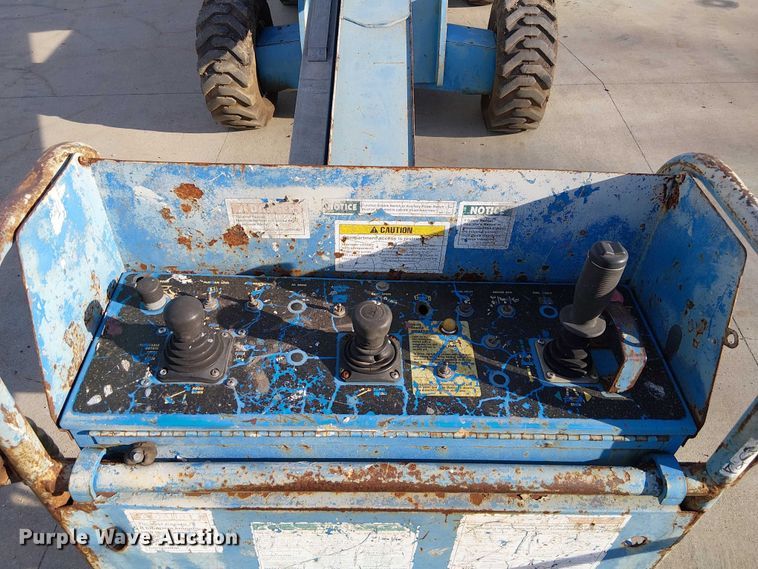 image for item FK0864 2000 Genie S-60  boom lift