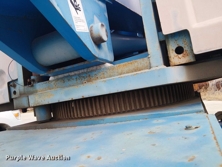 image for item FK0864 2000 Genie S-60  boom lift