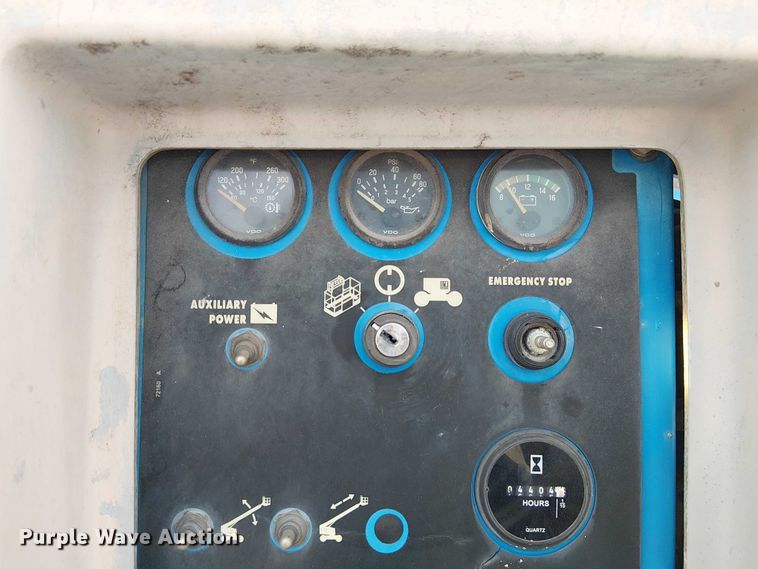 image for item FK0864 2000 Genie S-60  boom lift