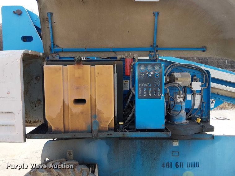 image for item FK0864 2000 Genie S-60  boom lift