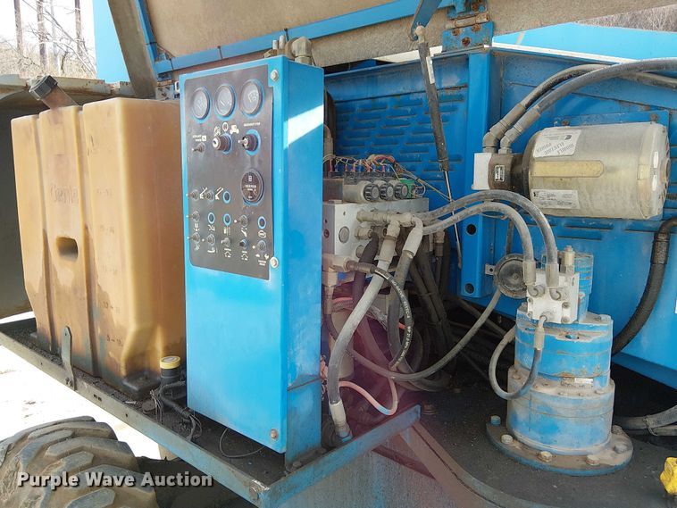 image for item FK0864 2000 Genie S-60  boom lift