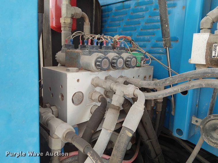 image for item FK0864 2000 Genie S-60  boom lift