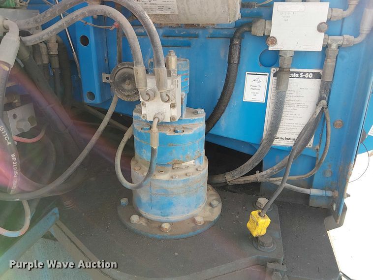 image for item FK0864 2000 Genie S-60  boom lift
