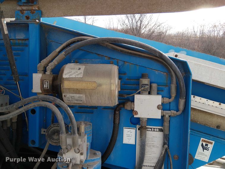 image for item FK0864 2000 Genie S-60  boom lift