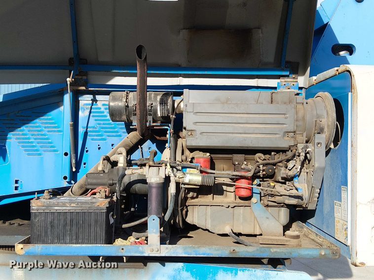 image for item FK0864 2000 Genie S-60  boom lift