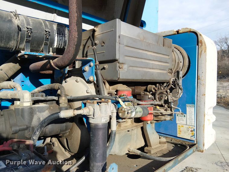 image for item FK0864 2000 Genie S-60  boom lift