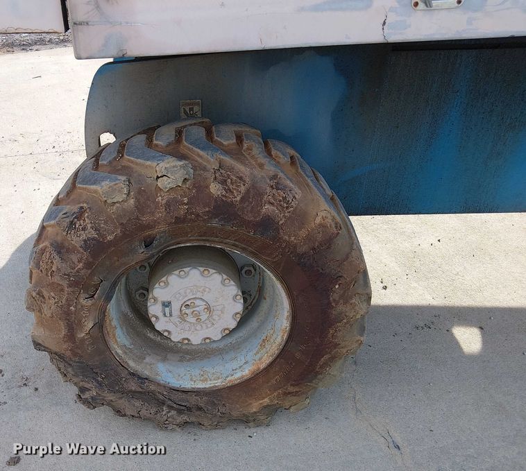 image for item FK0864 2000 Genie S-60  boom lift