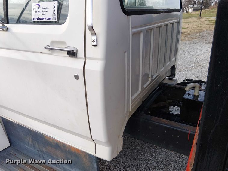 image for item FK0871 1998 Ford F800 dump flatbed truck