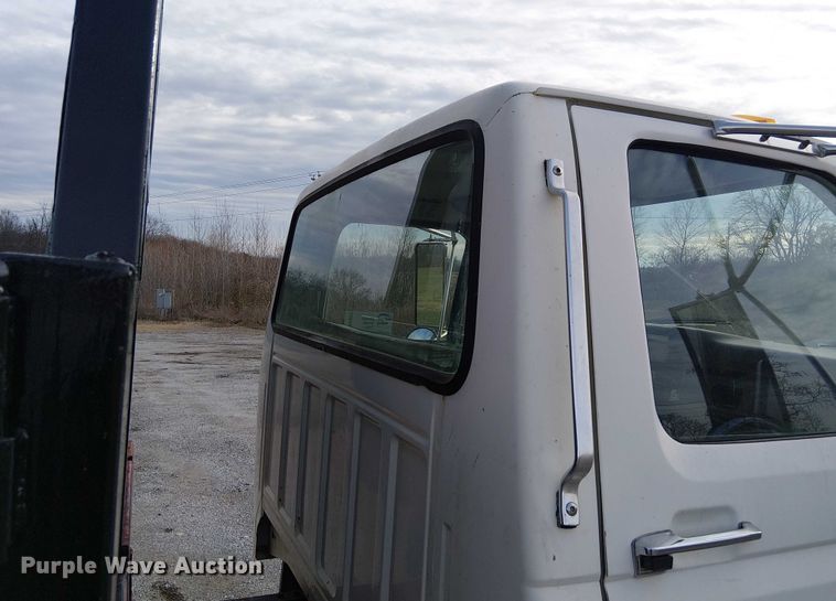 image for item FK0871 1998 Ford F800 dump flatbed truck