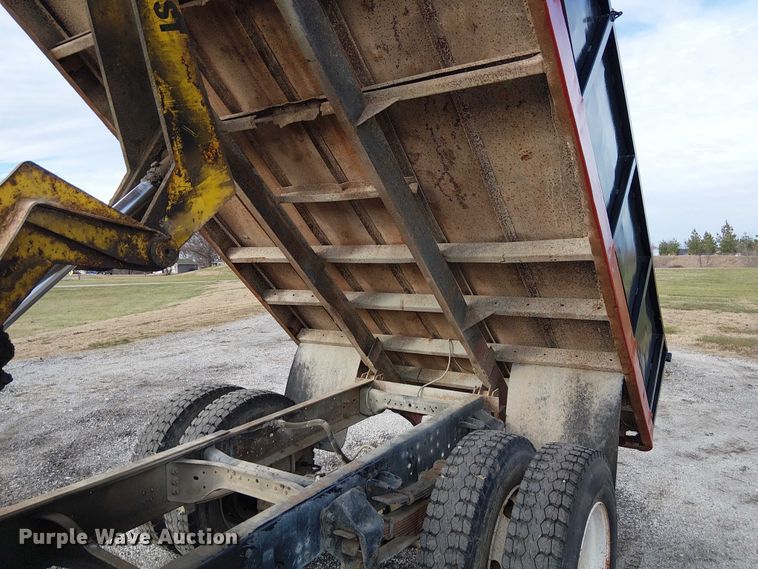 image for item FK0871 1998 Ford F800 dump flatbed truck