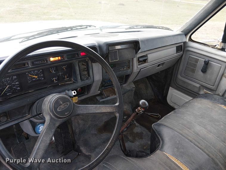 image for item FK0871 1998 Ford F800 dump flatbed truck