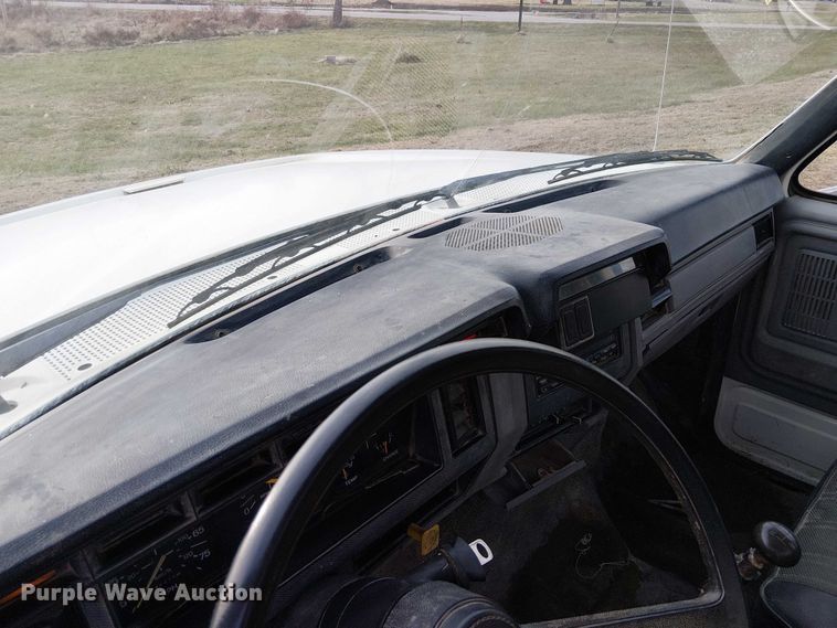 image for item FK0871 1998 Ford F800 dump flatbed truck