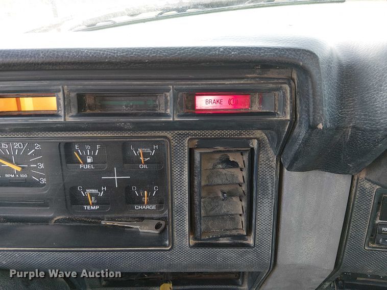 image for item FK0871 1998 Ford F800 dump flatbed truck