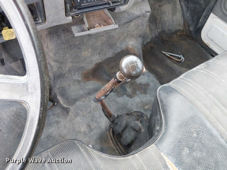 image for item FK0871 1998 Ford F800 dump flatbed truck