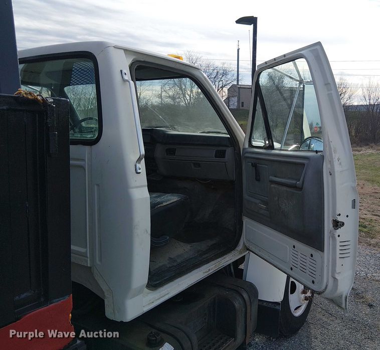 image for item FK0871 1998 Ford F800 dump flatbed truck