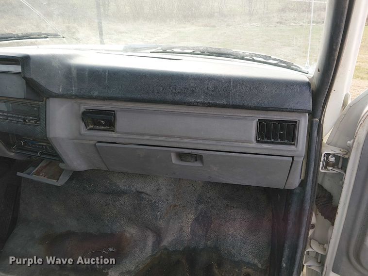 image for item FK0871 1998 Ford F800 dump flatbed truck