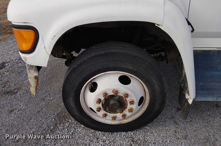 image for item FK0871 1998 Ford F800 dump flatbed truck