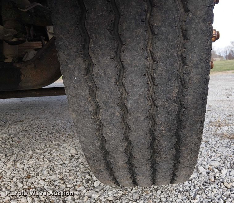 image for item FK0871 1998 Ford F800 dump flatbed truck