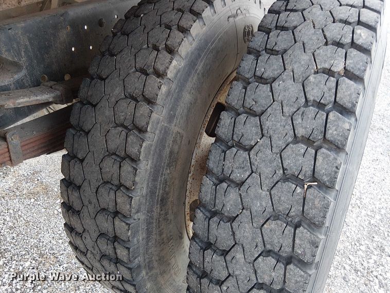 image for item FK0871 1998 Ford F800 dump flatbed truck