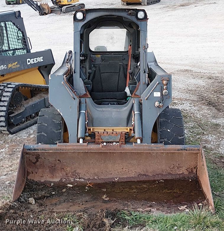 image for item FK0873 2017 John Deere 324E skid steer loader