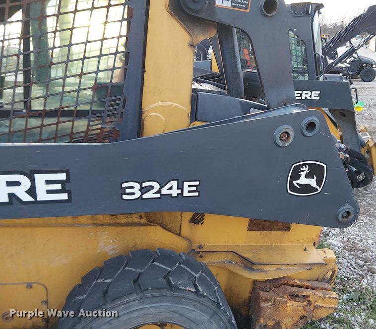 image for item FK0873 2017 John Deere 324E skid steer loader