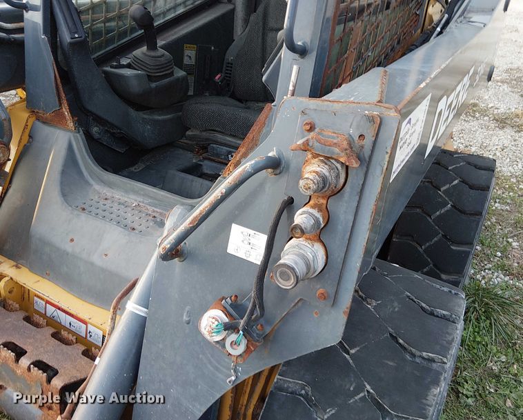 image for item FK0873 2017 John Deere 324E skid steer loader