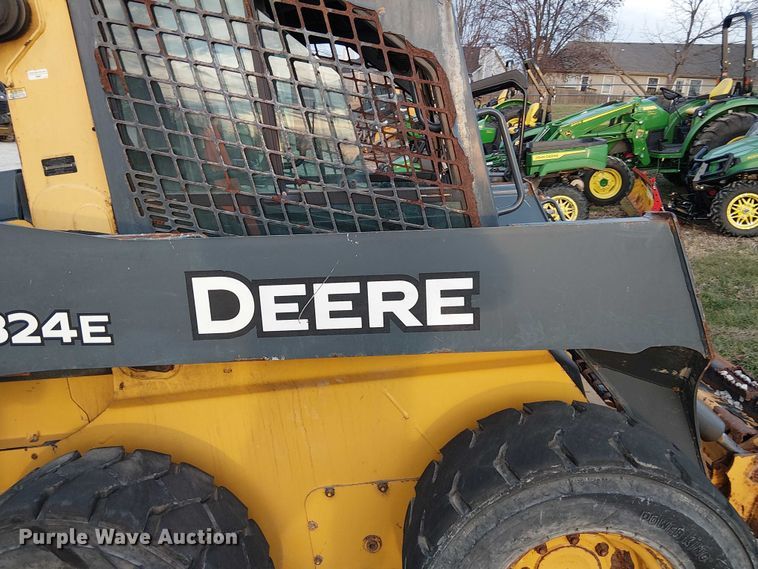 image for item FK0873 2017 John Deere 324E skid steer loader