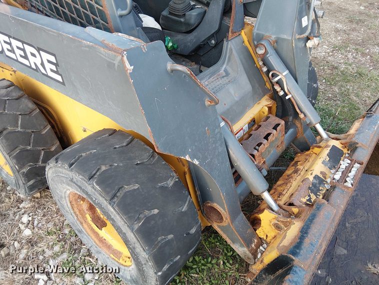 image for item FK0873 2017 John Deere 324E skid steer loader