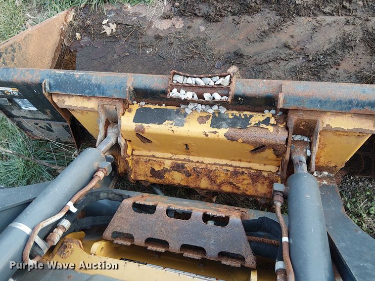 image for item FK0873 2017 John Deere 324E skid steer loader