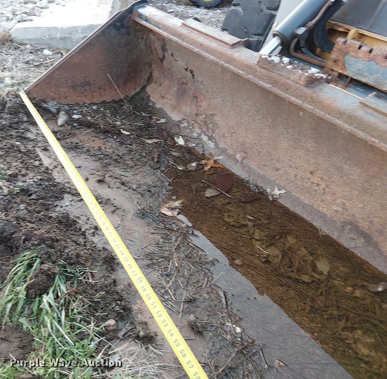 image for item FK0873 2017 John Deere 324E skid steer loader