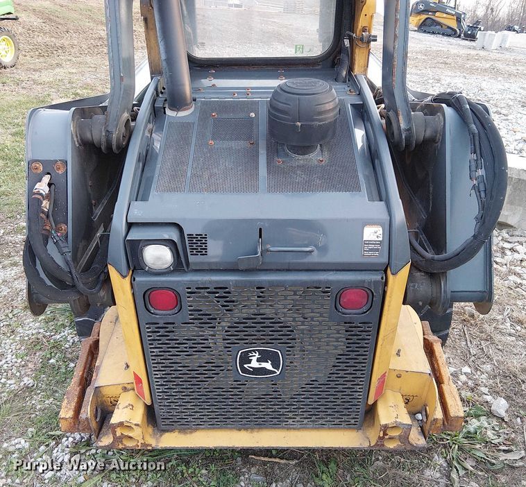 image for item FK0873 2017 John Deere 324E skid steer loader