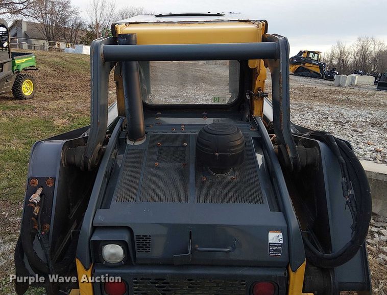 image for item FK0873 2017 John Deere 324E skid steer loader