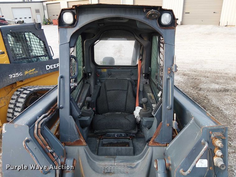 image for item FK0873 2017 John Deere 324E skid steer loader