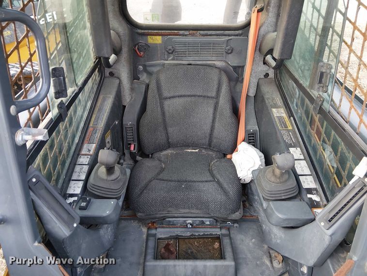 image for item FK0873 2017 John Deere 324E skid steer loader