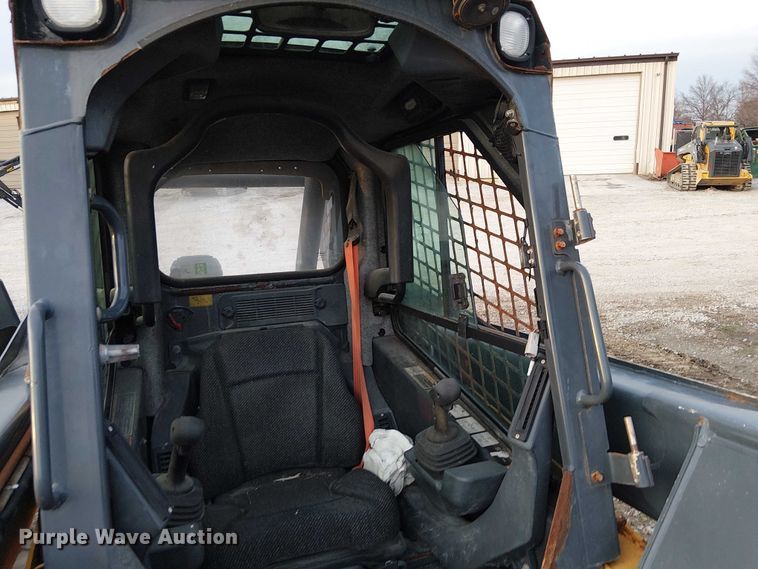 image for item FK0873 2017 John Deere 324E skid steer loader