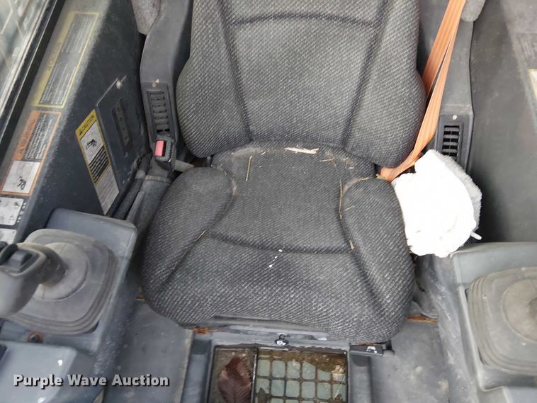 image for item FK0873 2017 John Deere 324E skid steer loader